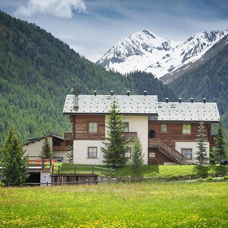 Residence Le Cascate Livigno Bagian luar foto