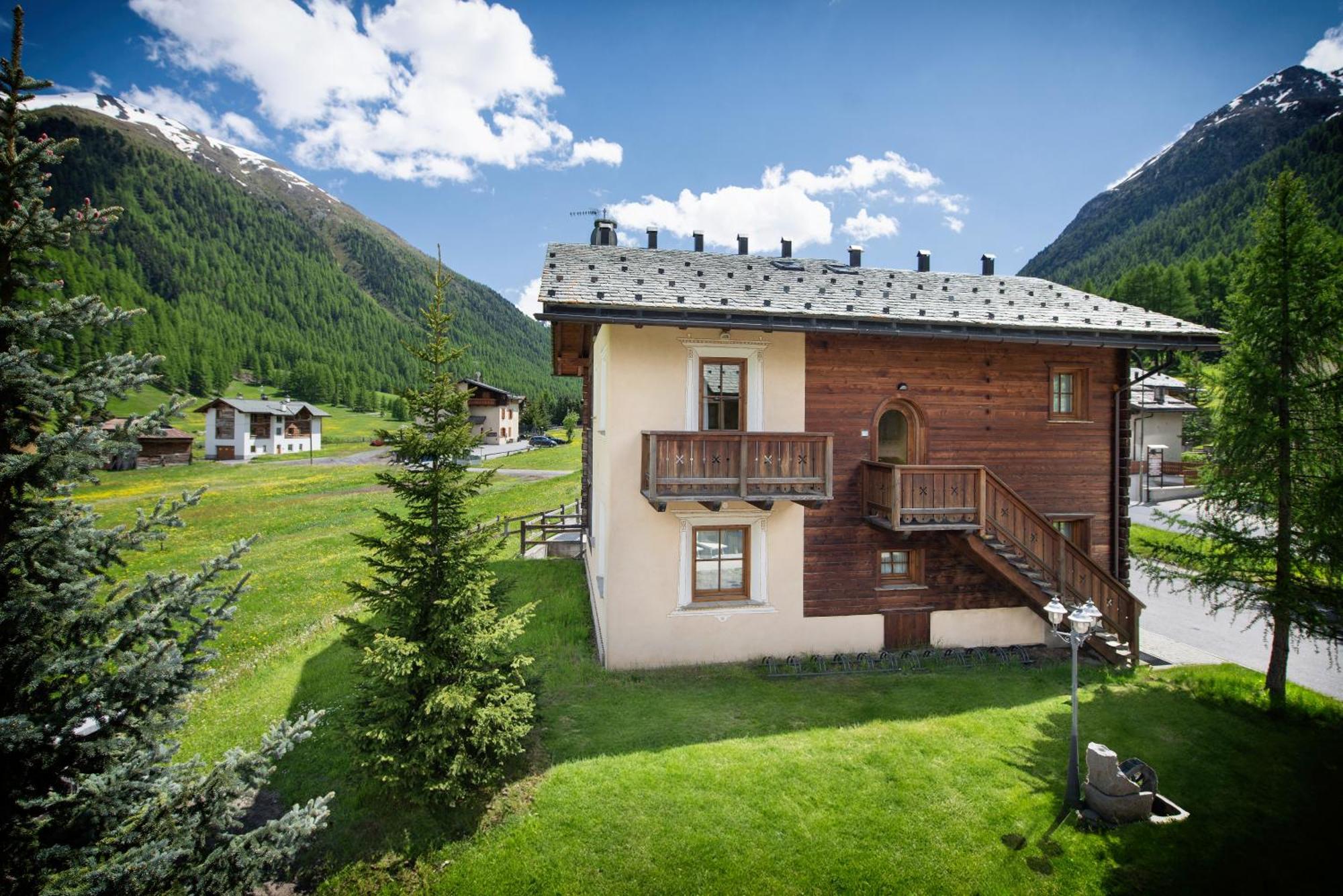 Residence Le Cascate Livigno Bagian luar foto