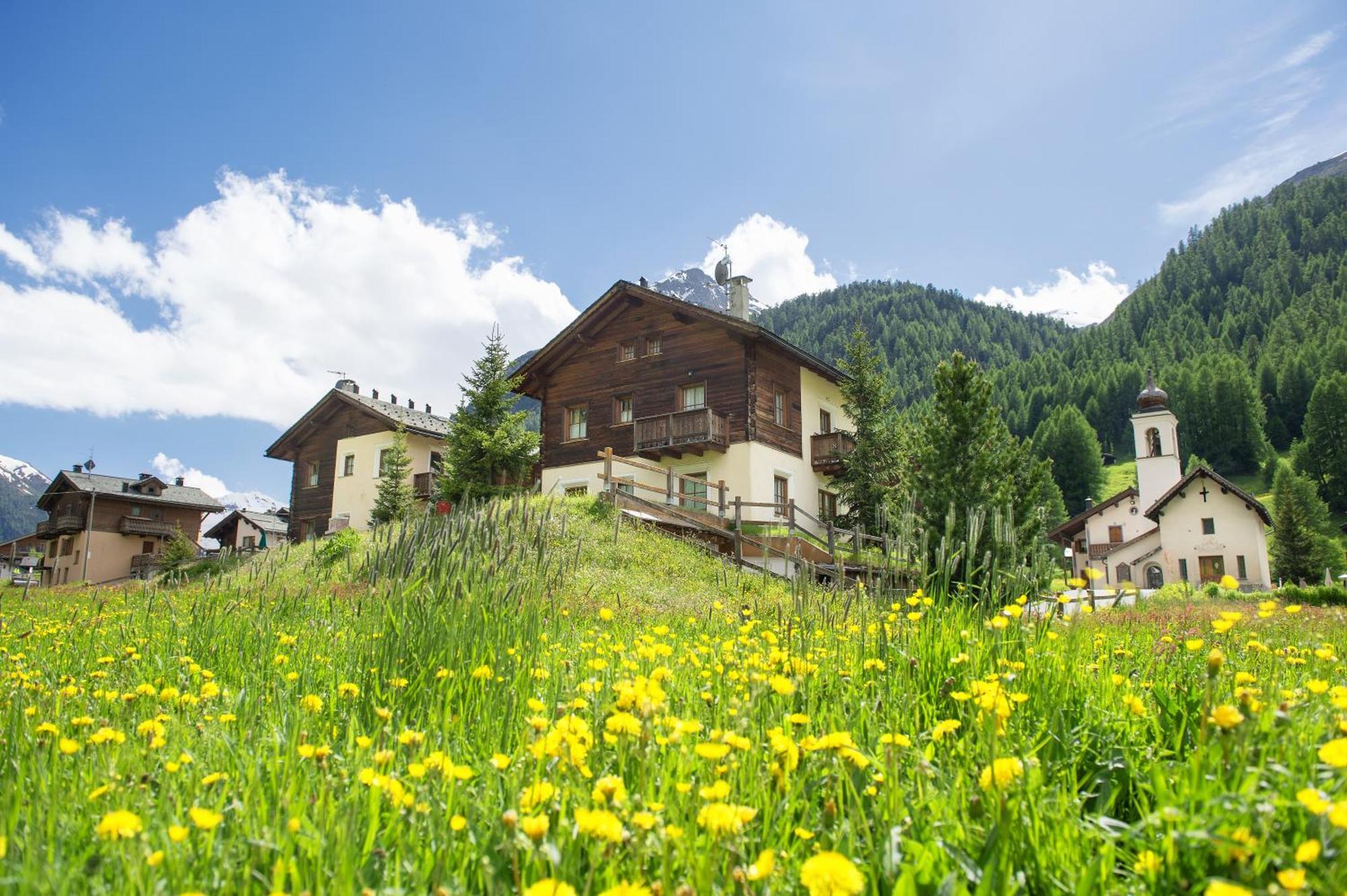 Residence Le Cascate Livigno Bagian luar foto