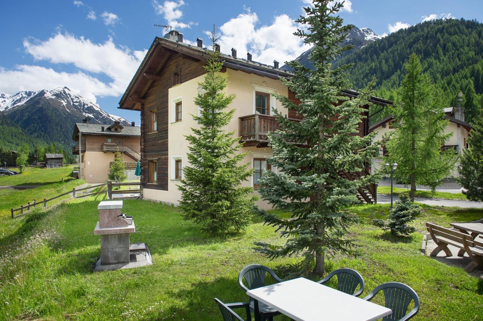 Residence Le Cascate Livigno Bagian luar foto