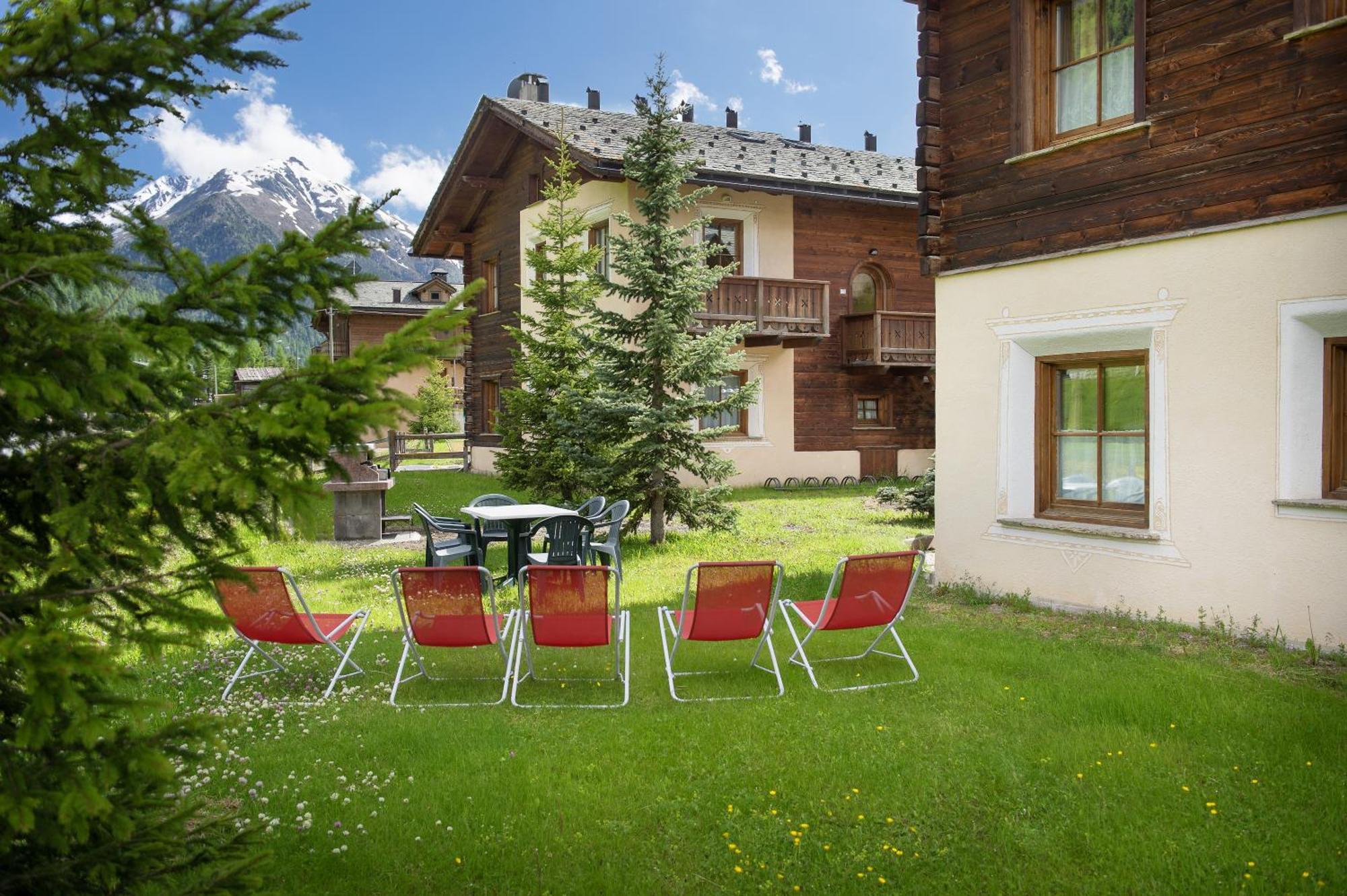 Residence Le Cascate Livigno Bagian luar foto