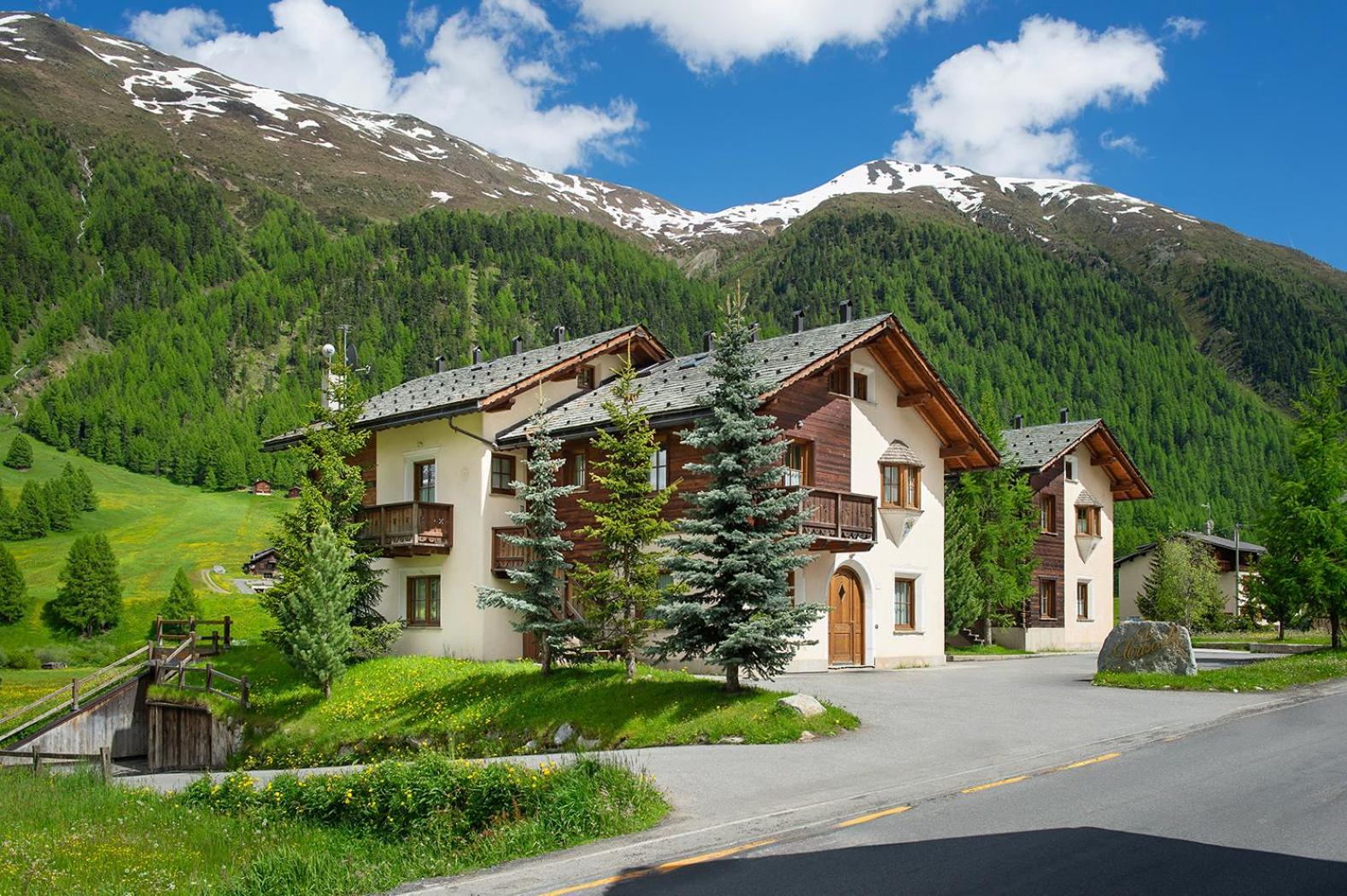 Residence Le Cascate Livigno Bagian luar foto
