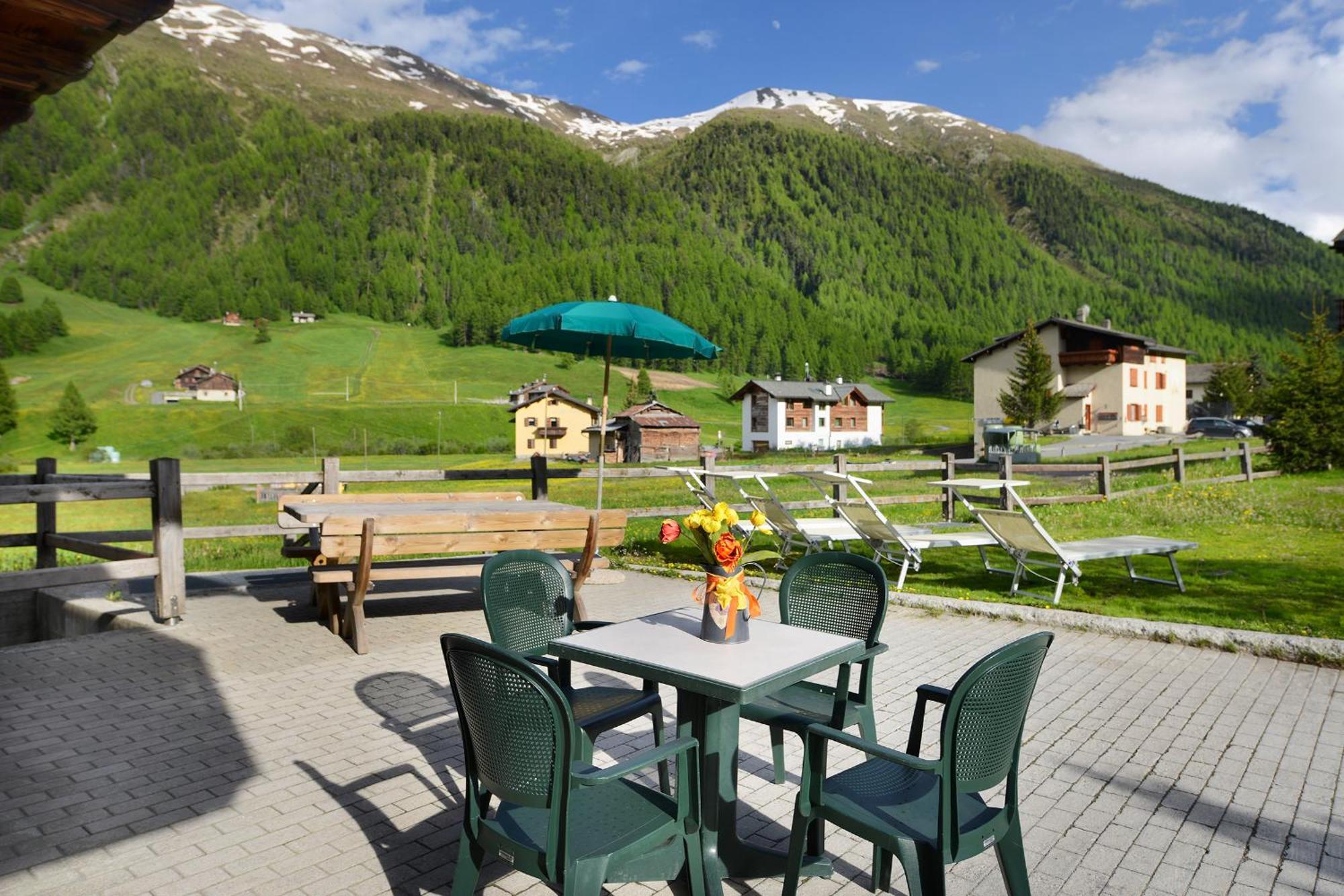Residence Le Cascate Livigno Bagian luar foto