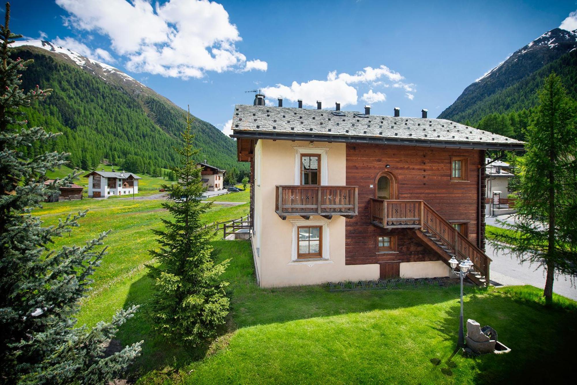 Residence Le Cascate Livigno Bagian luar foto